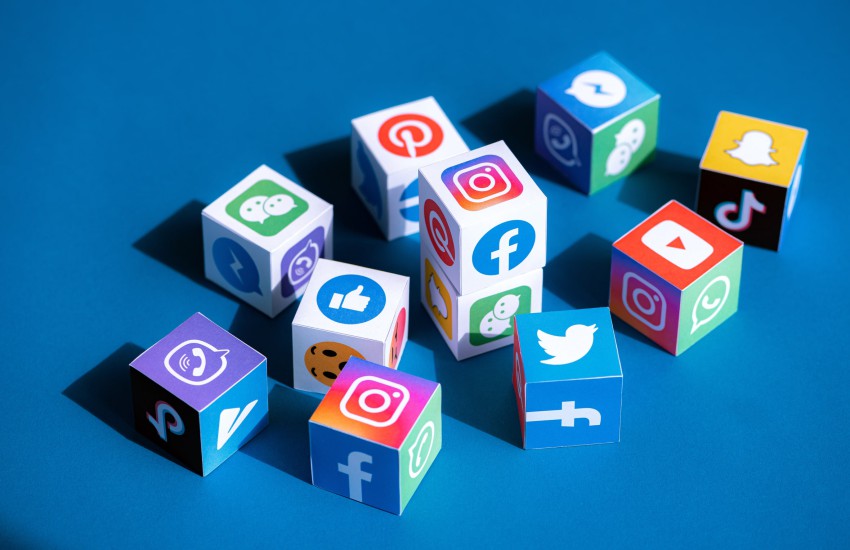 Social media 1 min